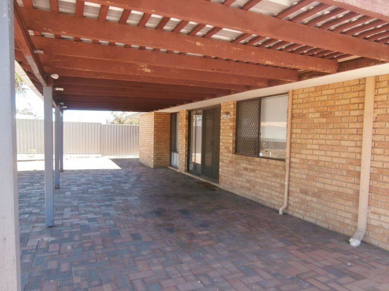 14 Lake Edge Lane, South Lake WA 6164