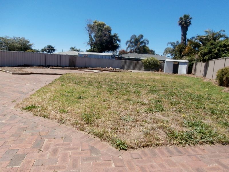 14 Lake Edge Lane, South Lake WA 6164