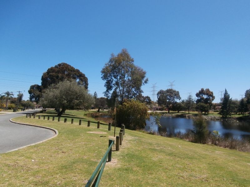 14 Lake Edge Lane, South Lake WA 6164