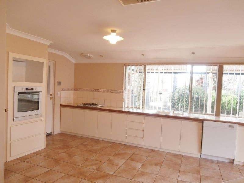 18 Paradise Grove, Atwell WA 6164