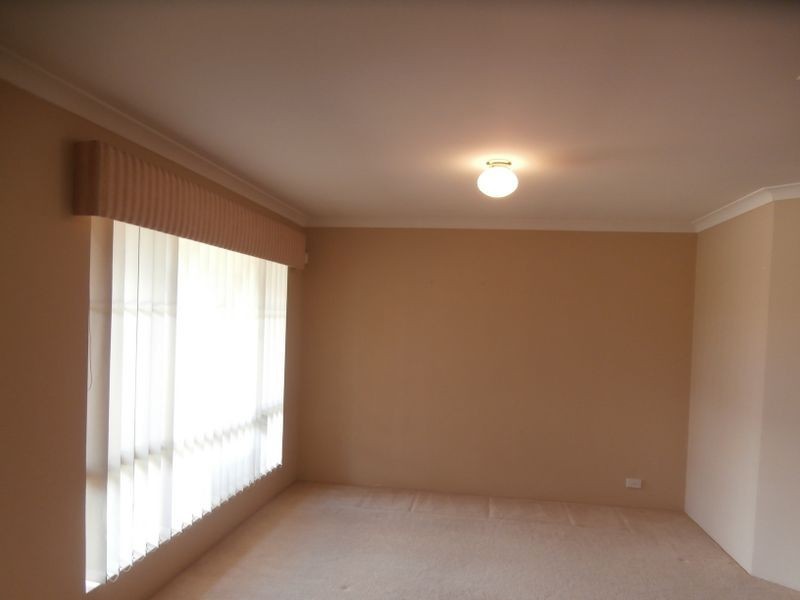 18 Paradise Grove, Atwell WA 6164