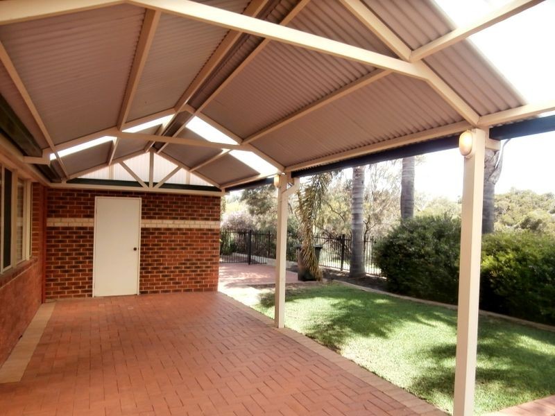 18 Paradise Grove, Atwell WA 6164