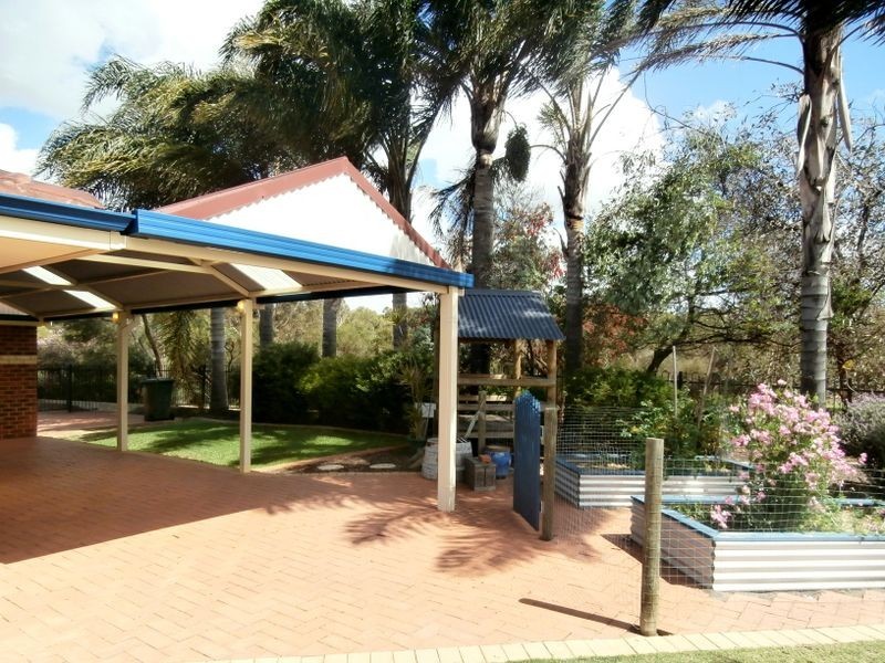 18 Paradise Grove, Atwell WA 6164