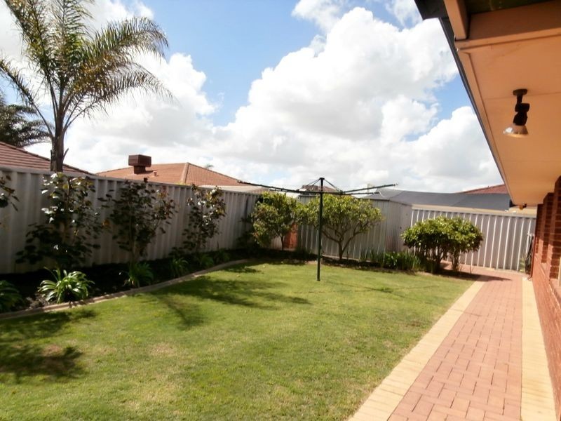 18 Paradise Grove, Atwell WA 6164