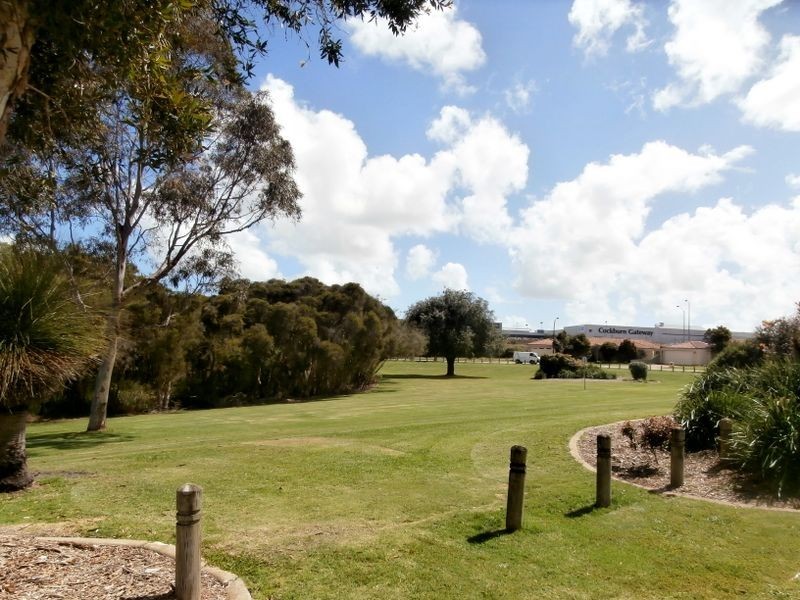 18 Paradise Grove, Atwell WA 6164