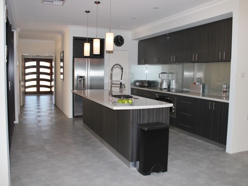 33 Flametree Bend, Hammond Park WA 6164