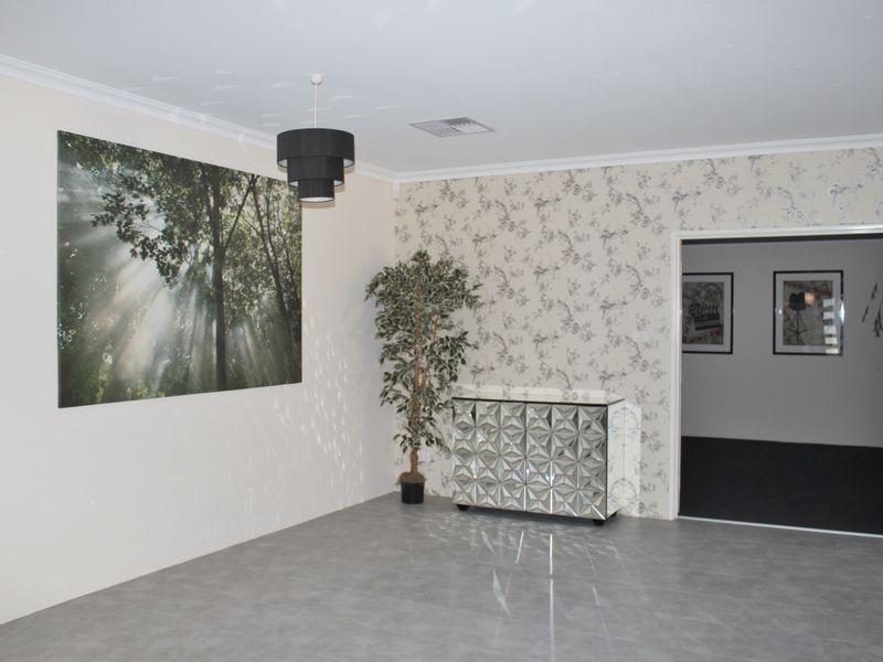 33 Flametree Bend, Hammond Park WA 6164