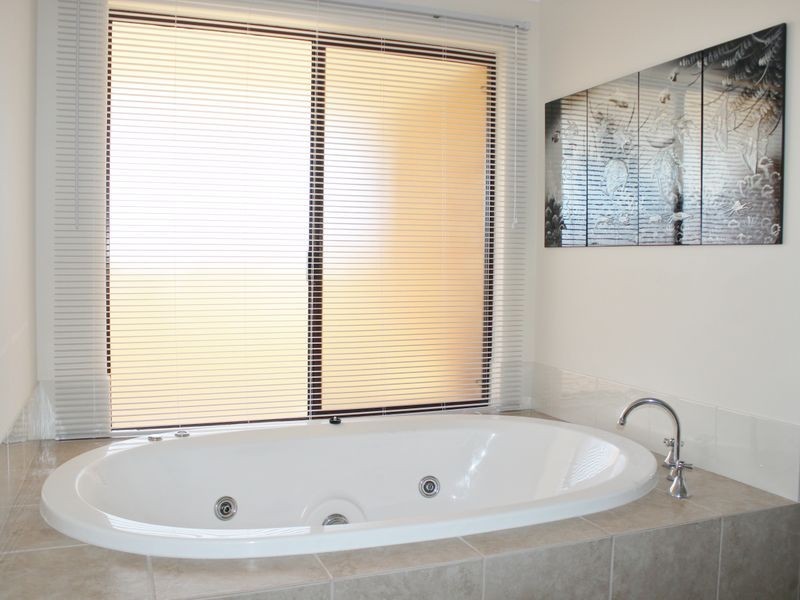 33 Flametree Bend, Hammond Park WA 6164