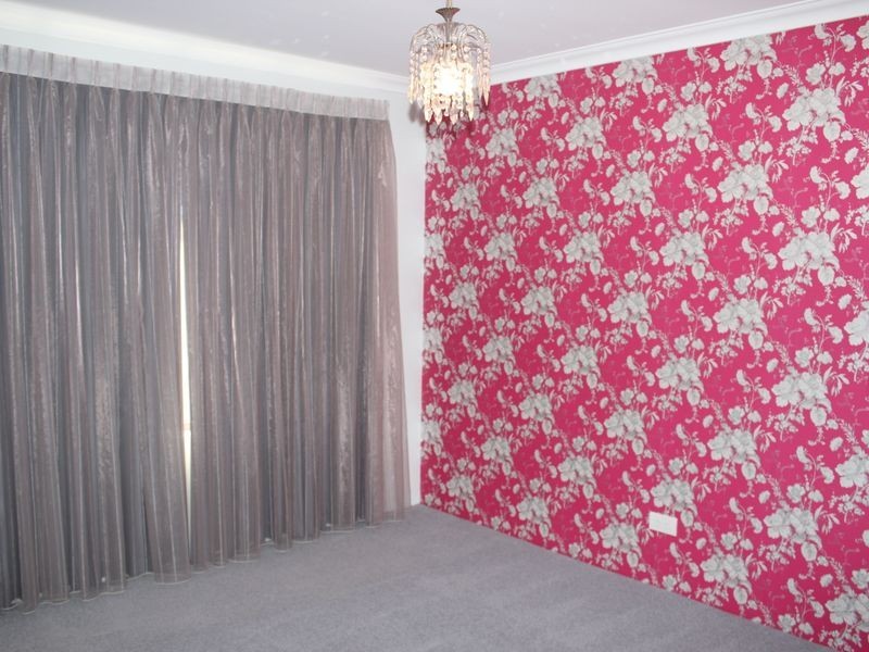 33 Flametree Bend, Hammond Park WA 6164