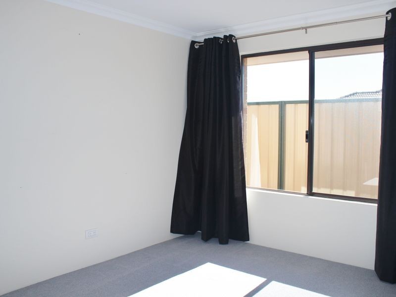 33 Flametree Bend, Hammond Park WA 6164