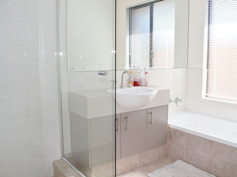 33 Flametree Bend, Hammond Park WA 6164