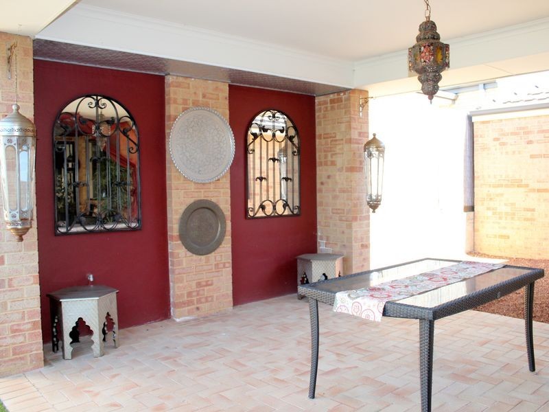 33 Flametree Bend, Hammond Park WA 6164