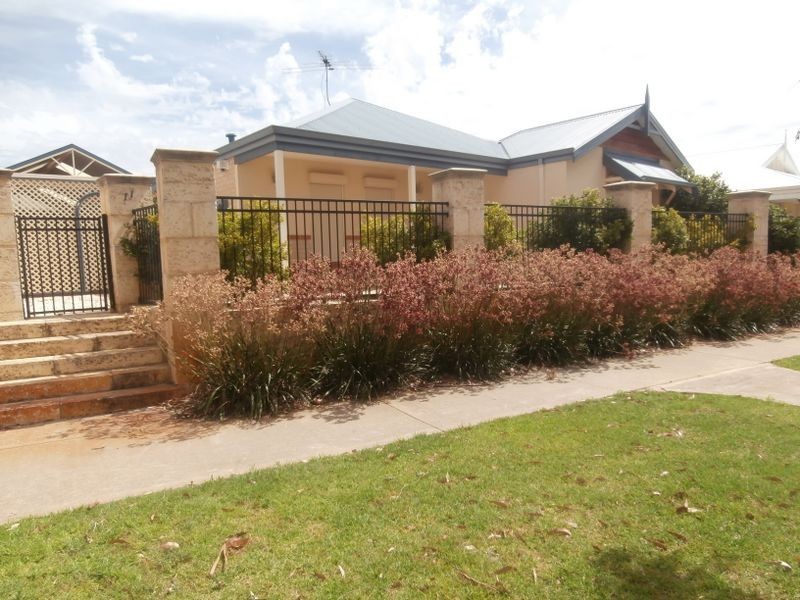 11 Village Lane, Success WA 6164