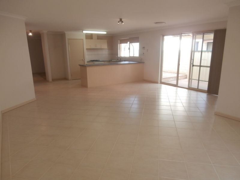 11 Village Lane, Success WA 6164