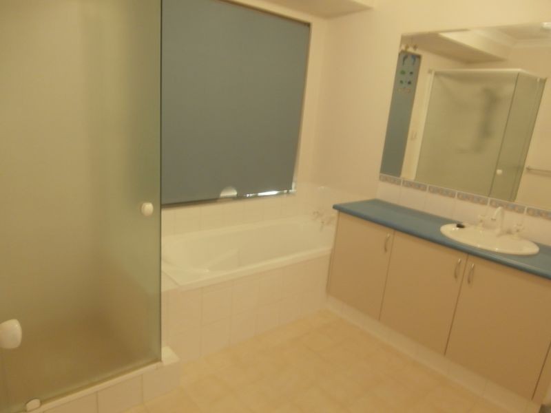 11 Village Lane, Success WA 6164