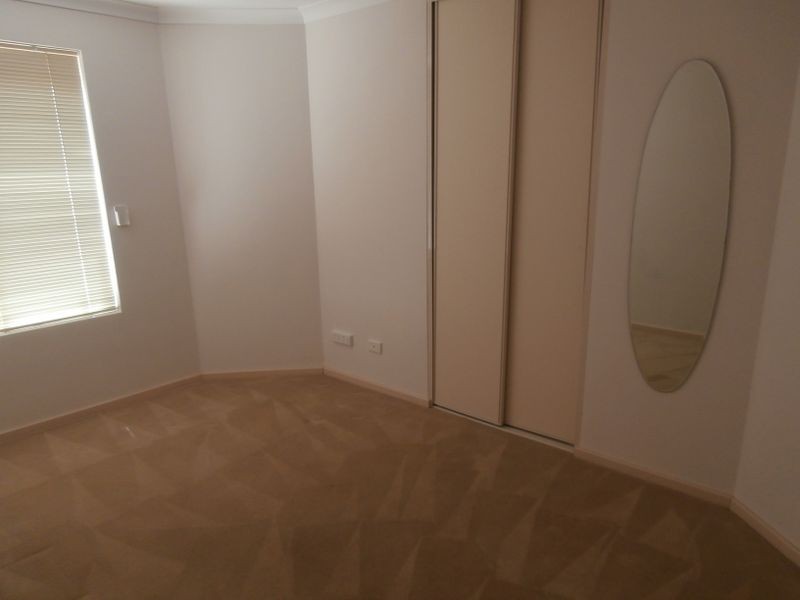 11 Village Lane, Success WA 6164