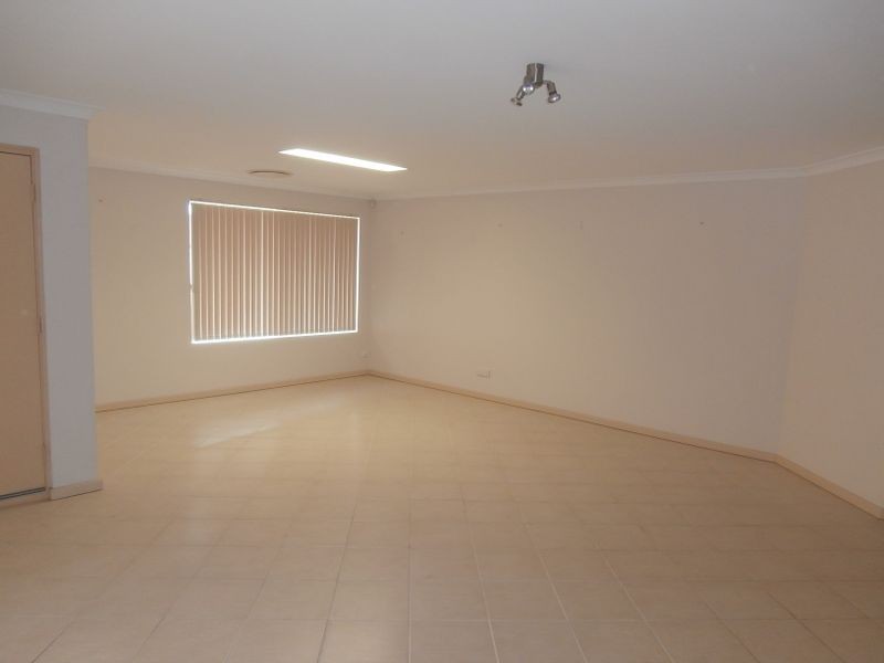 11 Village Lane, Success WA 6164