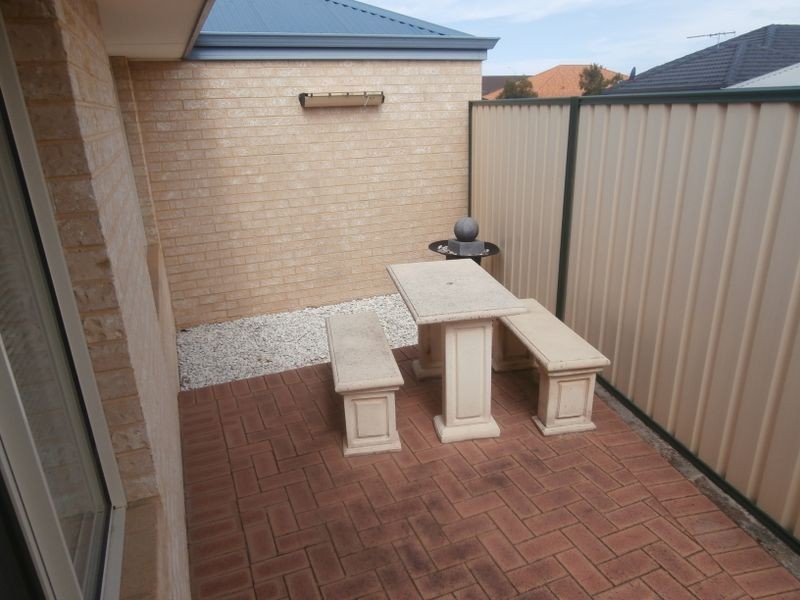 11 Village Lane, Success WA 6164