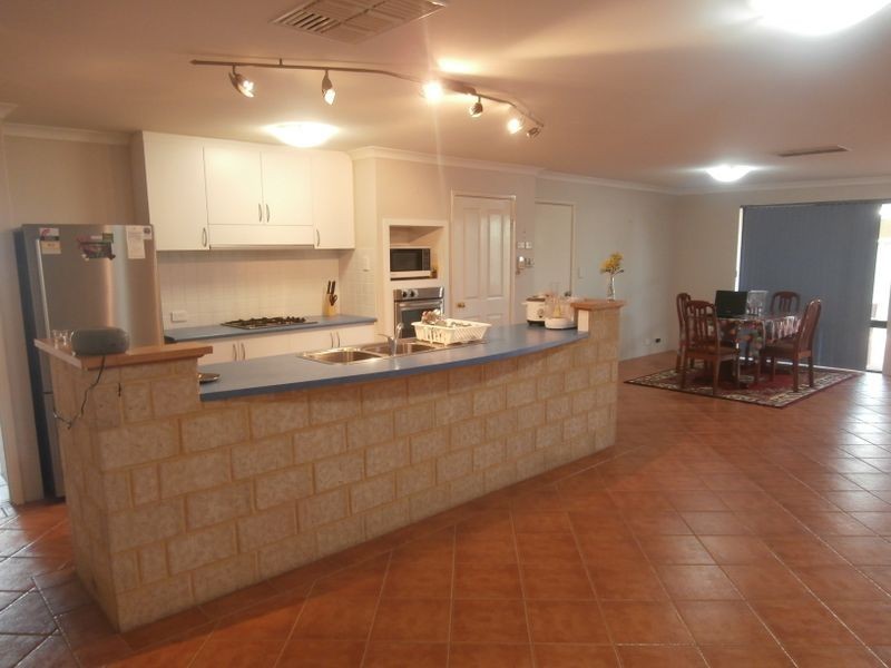 34 Avon Crescent, Atwell WA 6164
