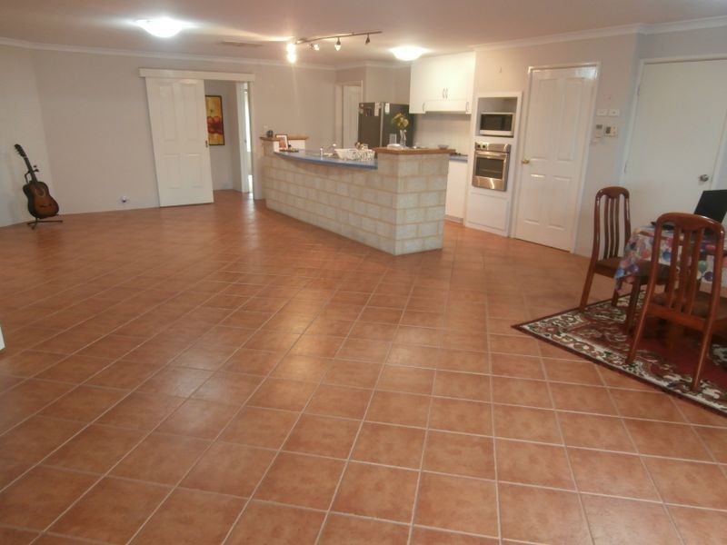 34 Avon Crescent, Atwell WA 6164