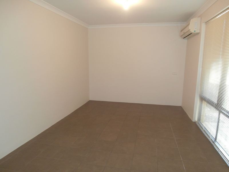 1/18 Mountain View, Kelmscott WA 6111