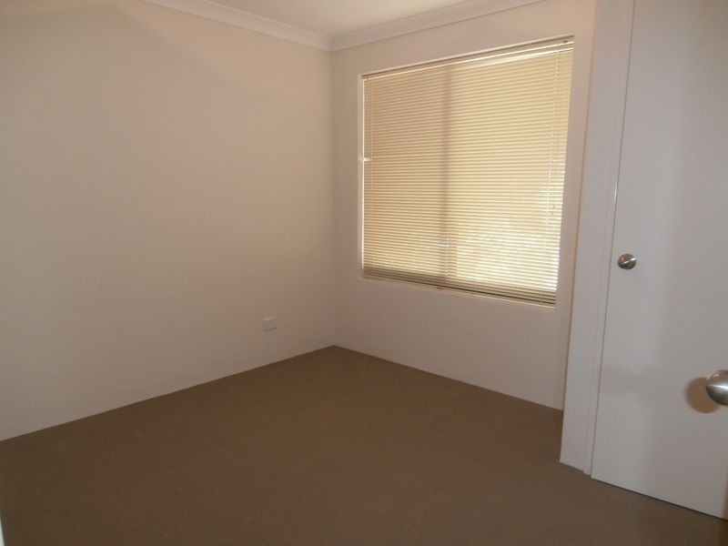 1/18 Mountain View, Kelmscott WA 6111