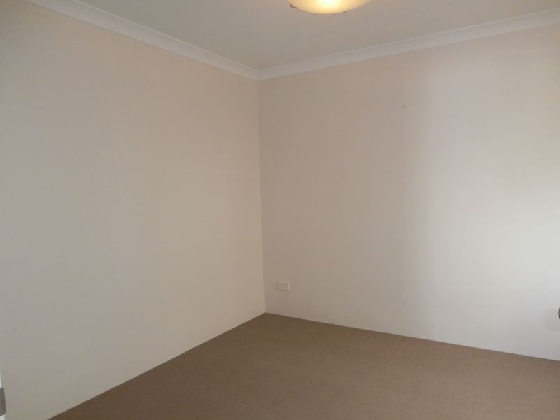 1/18 Mountain View, Kelmscott WA 6111