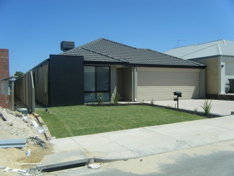 8 Ewens Pass, Wandi WA 6167