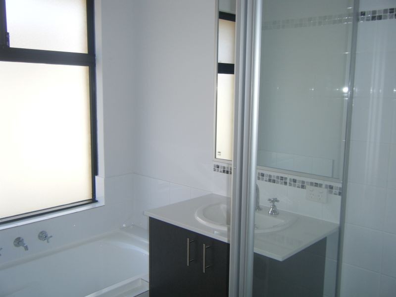8 Ewens Pass, Wandi WA 6167