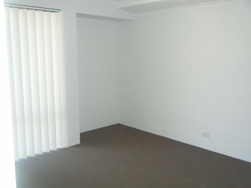 8 Ewens Pass, Wandi WA 6167