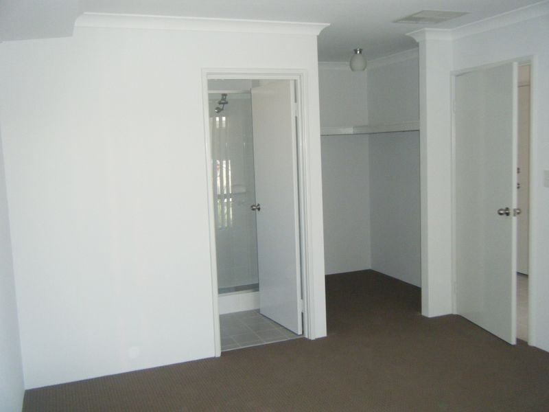 8 Ewens Pass, Wandi WA 6167