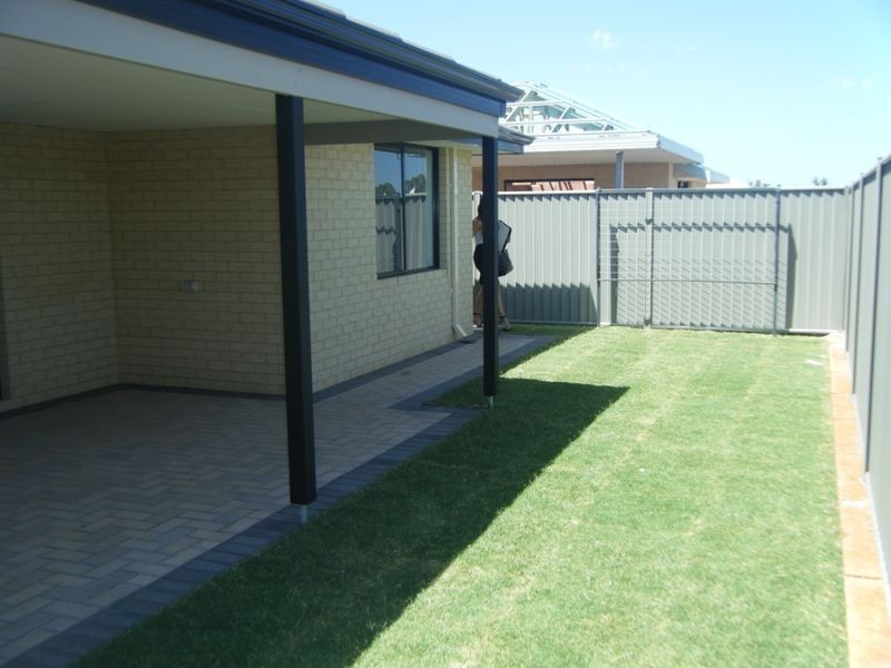 8 Ewens Pass, Wandi WA 6167