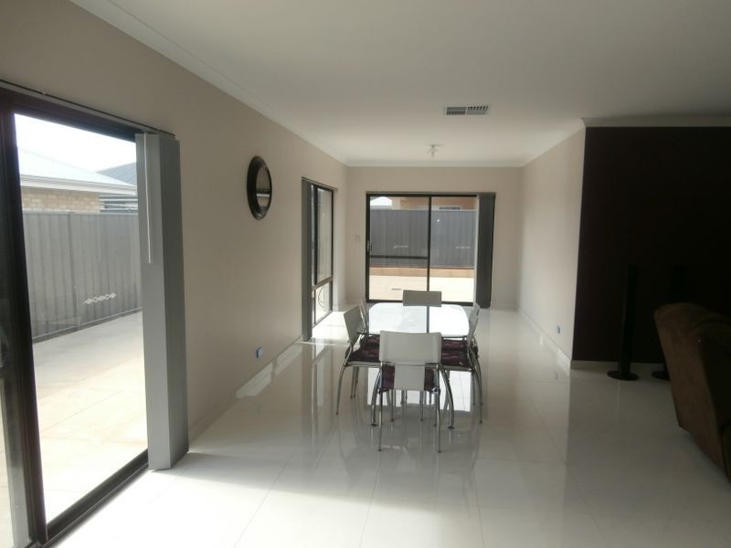 28 Bellas Circuit, Piara Waters WA 6112
