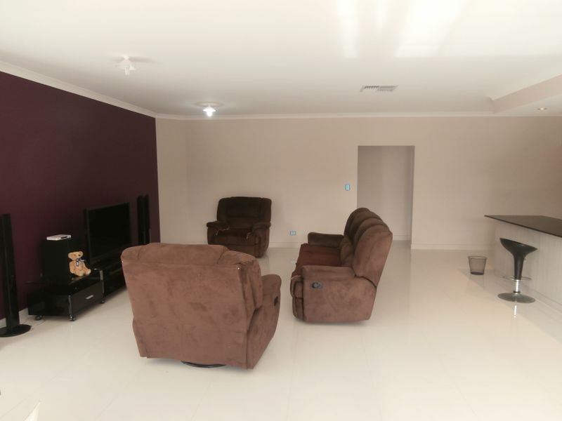 28 Bellas Circuit, Piara Waters WA 6112
