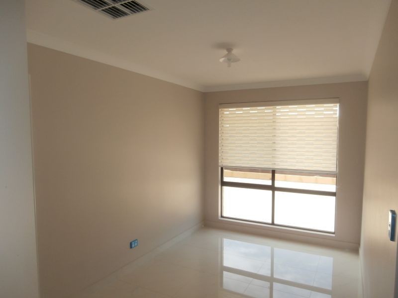 28 Bellas Circuit, Piara Waters WA 6112