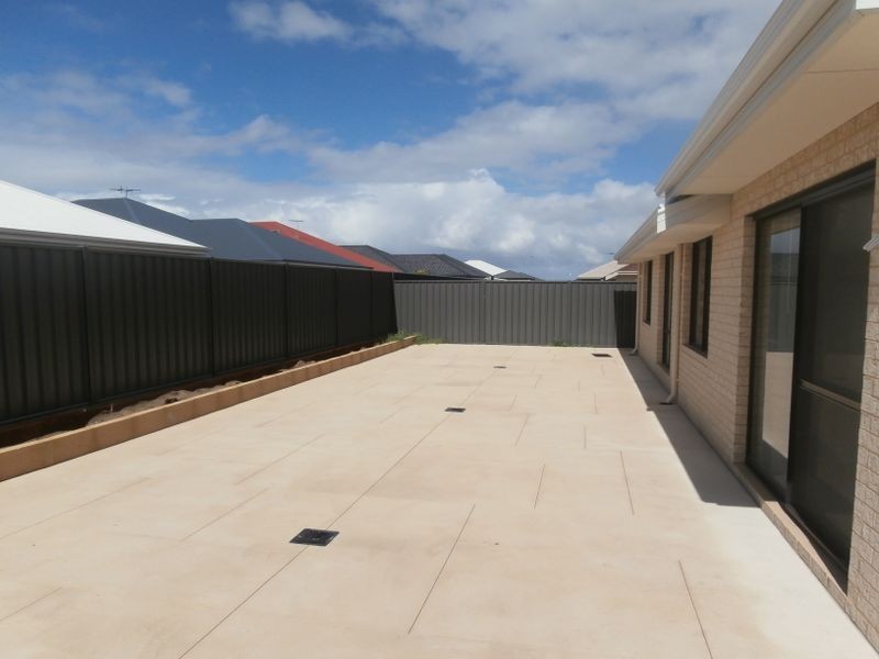 28 Bellas Circuit, Piara Waters WA 6112