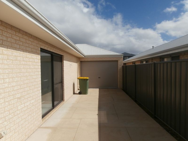 28 Bellas Circuit, Piara Waters WA 6112