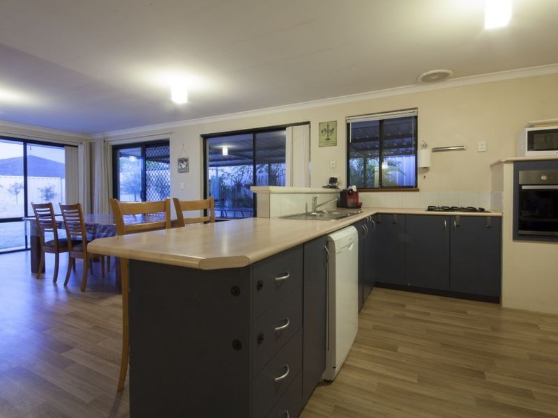 33 Sciano Drive, Success WA 6164