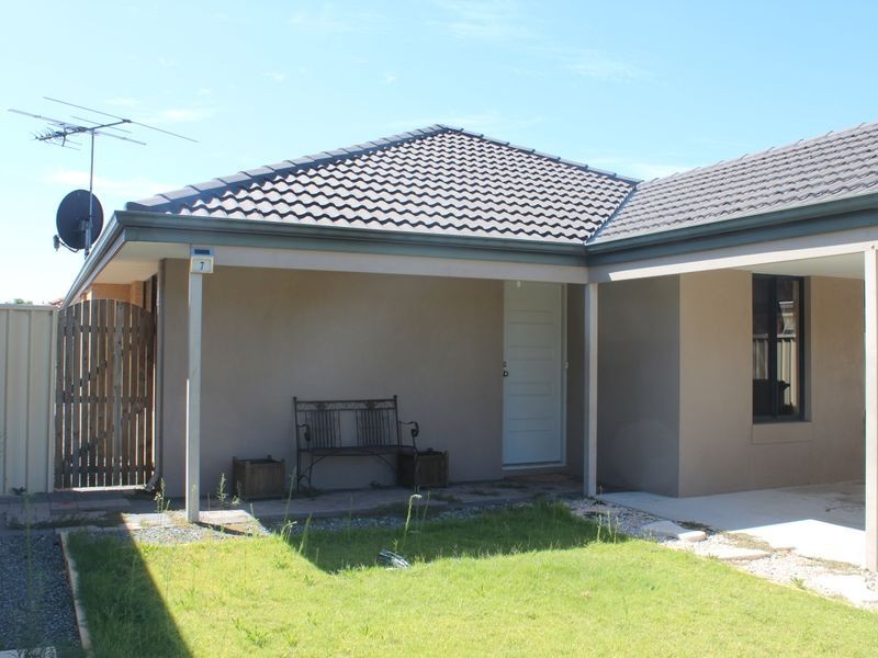 7 Mariposa Gardens, Success WA 6164