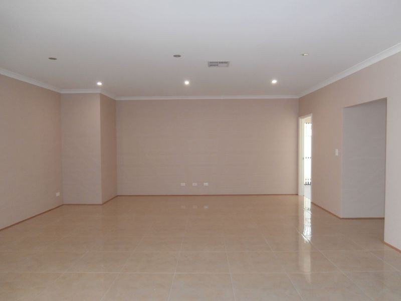 38 Eucalyptus Drive, Hammond Park WA 6164