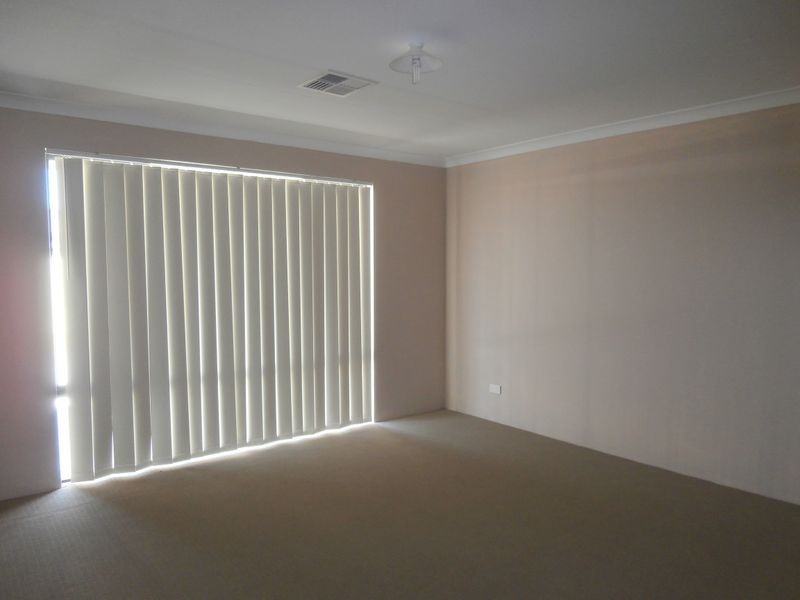 38 Eucalyptus Drive, Hammond Park WA 6164