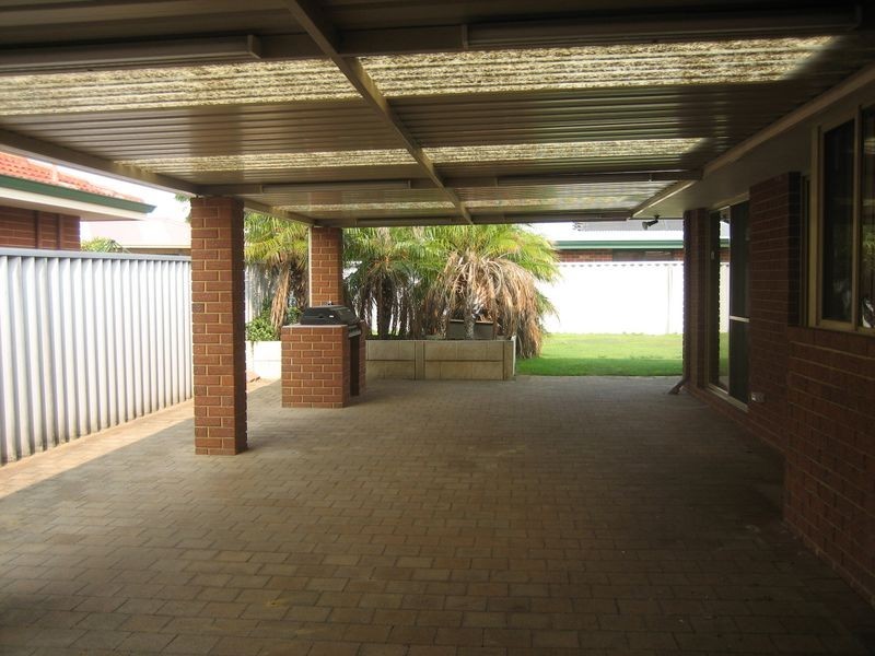 28 Sylvan Crescent, Leeming WA 6149