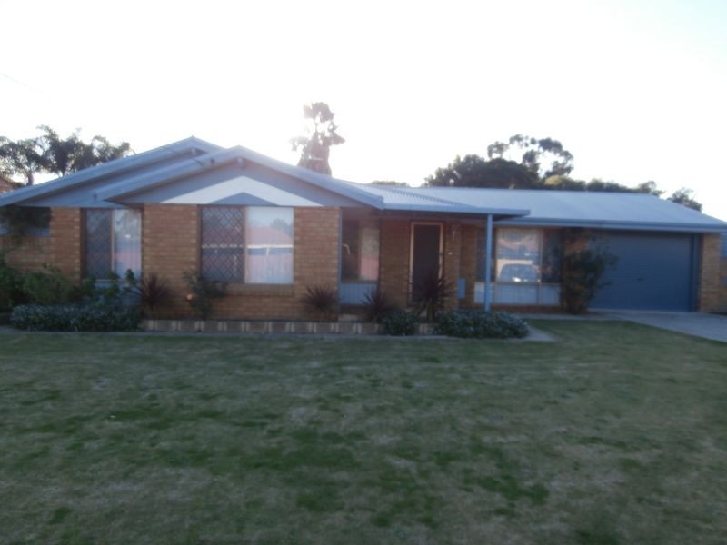 135 Braemore Street, Seville Grove WA 6112