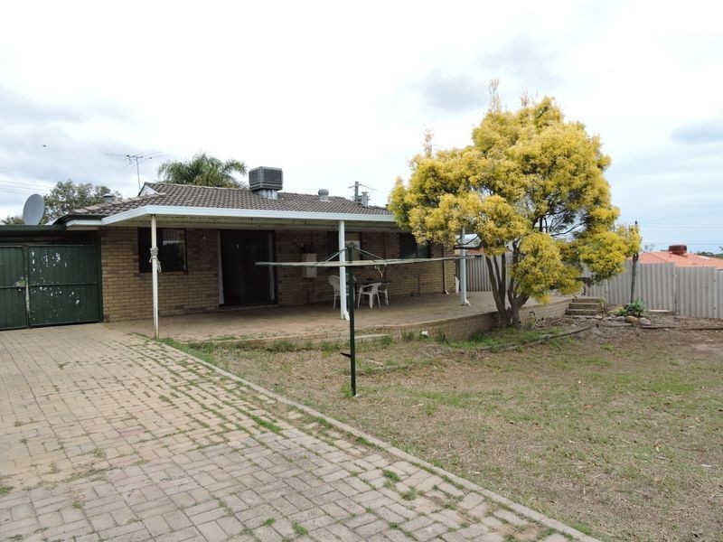 7 Quickly Crescent, Hamilton Hill WA 6163