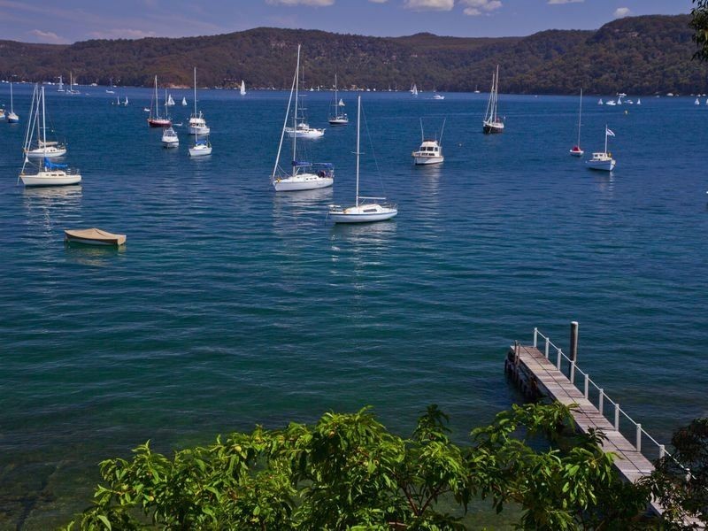 4 Paradise Avenue, Clareville NSW 2107