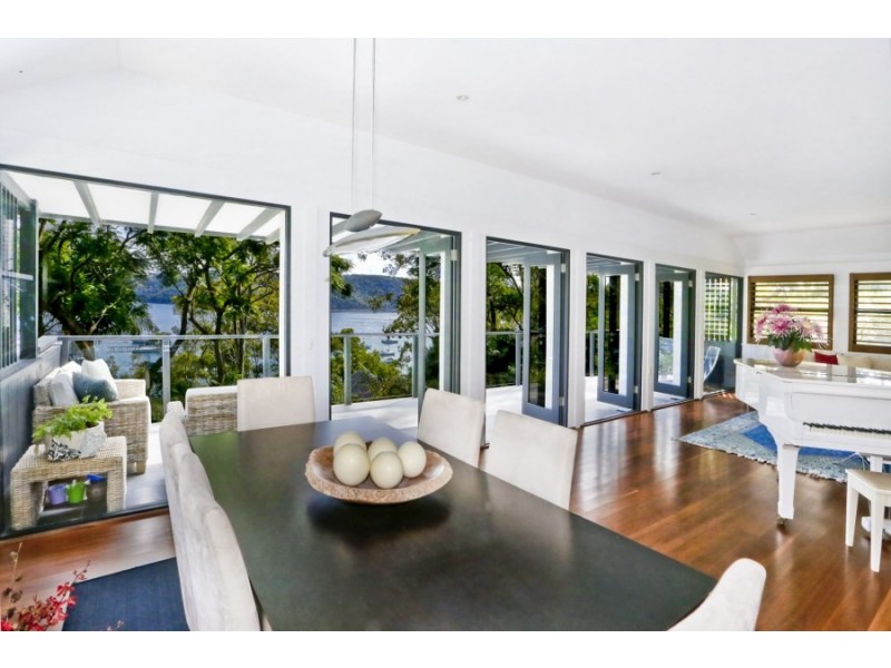 4 Paradise Avenue, Clareville NSW 2107