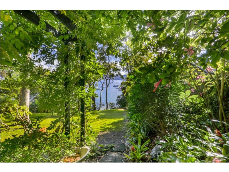 4 Paradise Avenue, Clareville NSW 2107