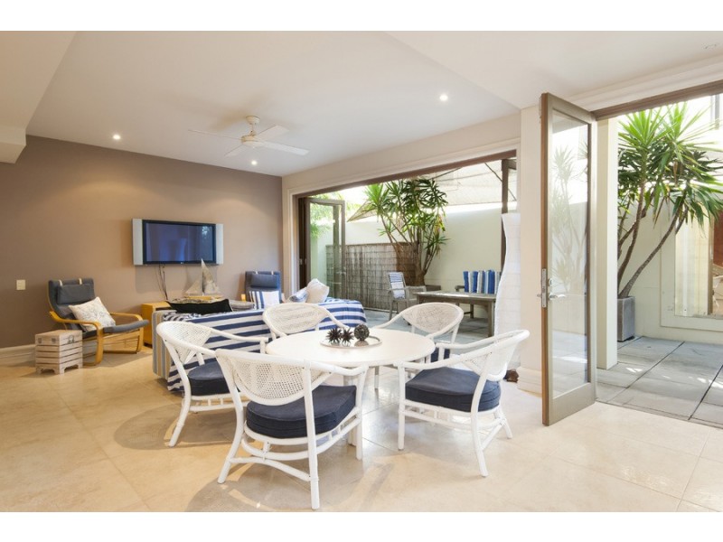 2/2 Ocean Place, Palm Beach NSW 2108
