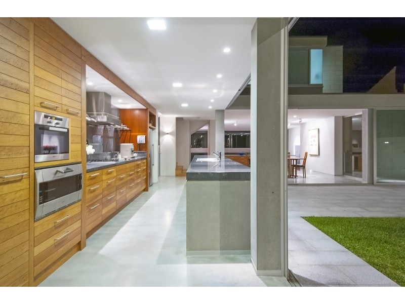 11 Marine Parade, Avalon Beach NSW 2107