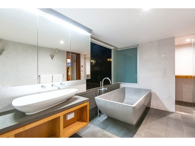 11 Marine Parade, Avalon Beach NSW 2107